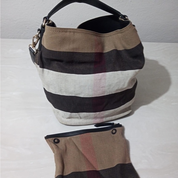 EUC - Burberry medium Susanna jute mega check bucket bag with two straps - Picture 4 of 13